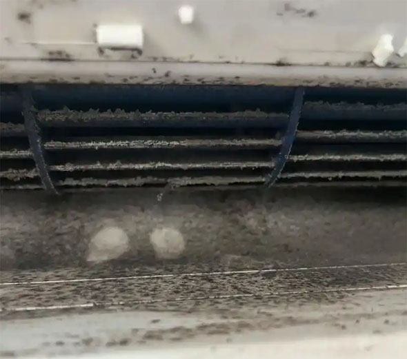 伊通空调吹的风有股烧焦味是怎么回事